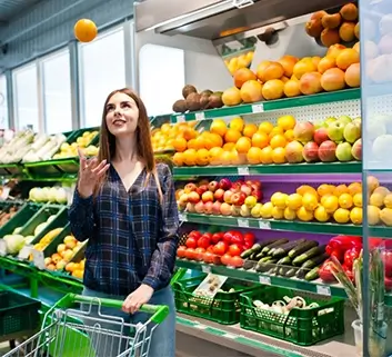 women-in-supermarket